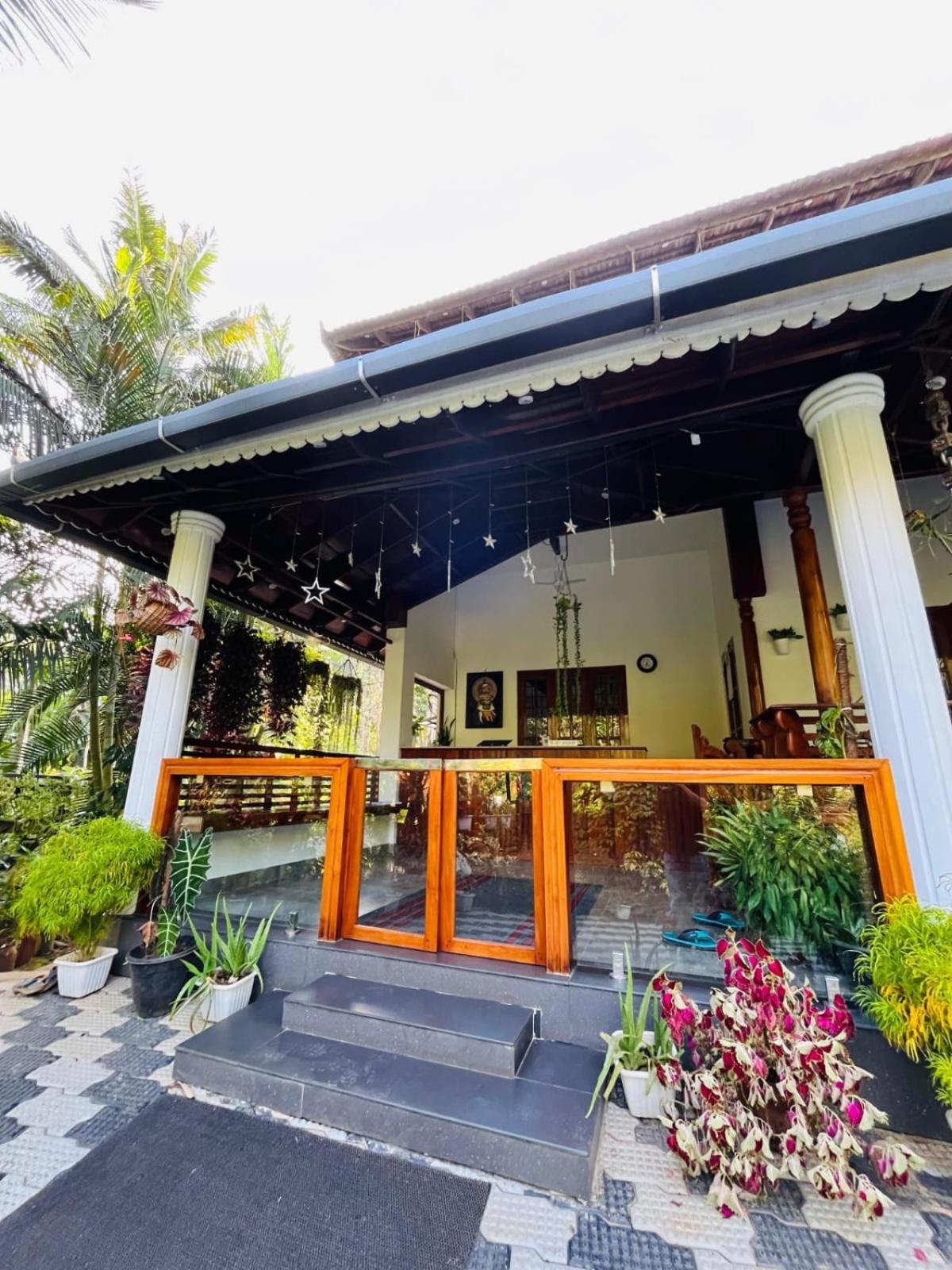 Lush Acres Villa Thekkady Bagian luar foto